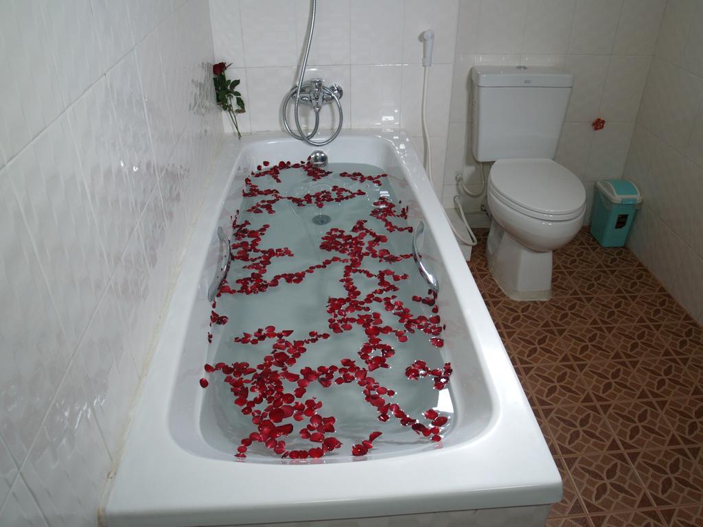 Nice Dream Hotel Mandalay Esterno foto