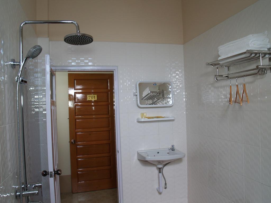 Nice Dream Hotel Mandalay Esterno foto